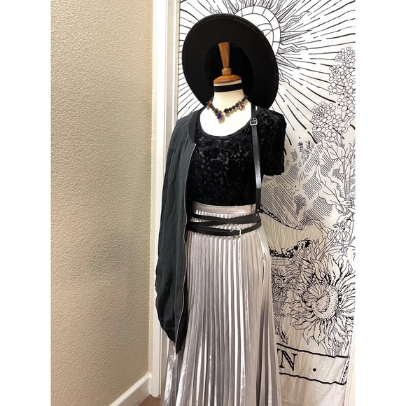 🌈 Beautiful Vintage Italian Velvet top - Picture 10 of 11